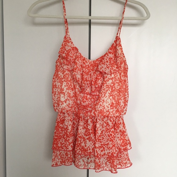 Feminine Tiered Printed Top - Picture 4 of 4